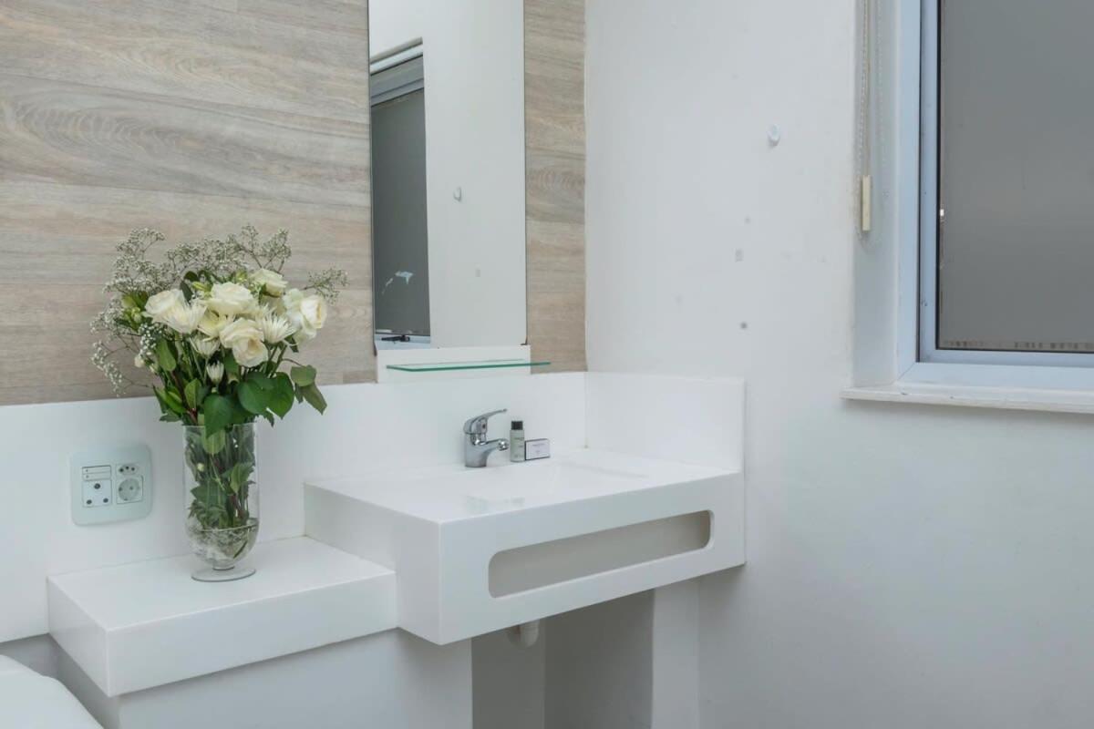 Apartment Greenpoint Gem Cozy With Vibrant Shared Space Cape Town
